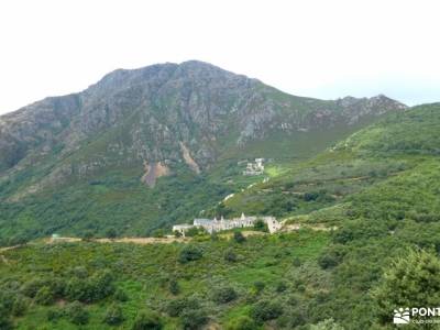 El Bierzo - Castilla y León; lugares de montaña senderos interpretativos zapatos para senderismo sen